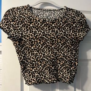 American Eagle Size Small leopard print cropped tee